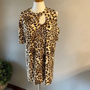 Like NEW women’s PLUS SIZE Leopard 1 COLD SHOULDER tunic size 2XL